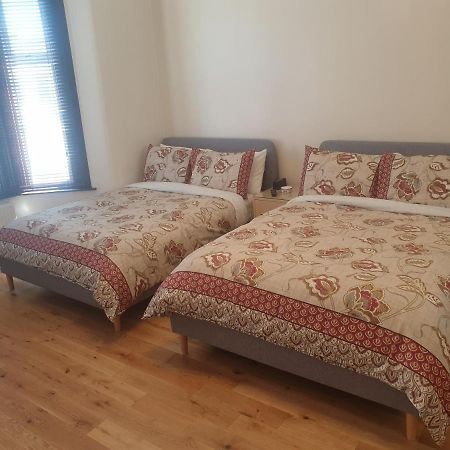 London Luxury 2 Bedroom Flat 5Min Walk From Overground, With Free Wifi, Free Parking-Sleeps X6 イルフォード エクステリア 写真