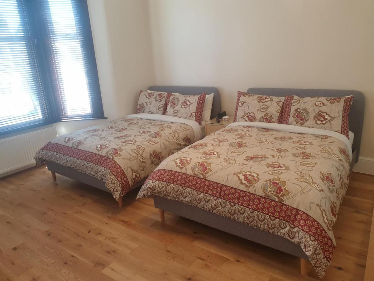 London Luxury 2 Bedroom Flat 5Min Walk From Overground, With Free Wifi, Free Parking-Sleeps X6 イルフォード エクステリア 写真