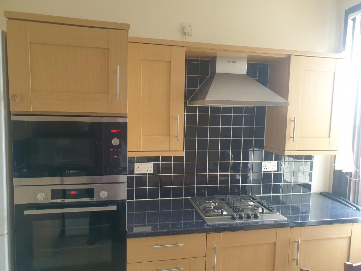 London Luxury 2 Bedroom Flat 5Min Walk From Overground, With Free Wifi, Free Parking-Sleeps X6 イルフォード エクステリア 写真