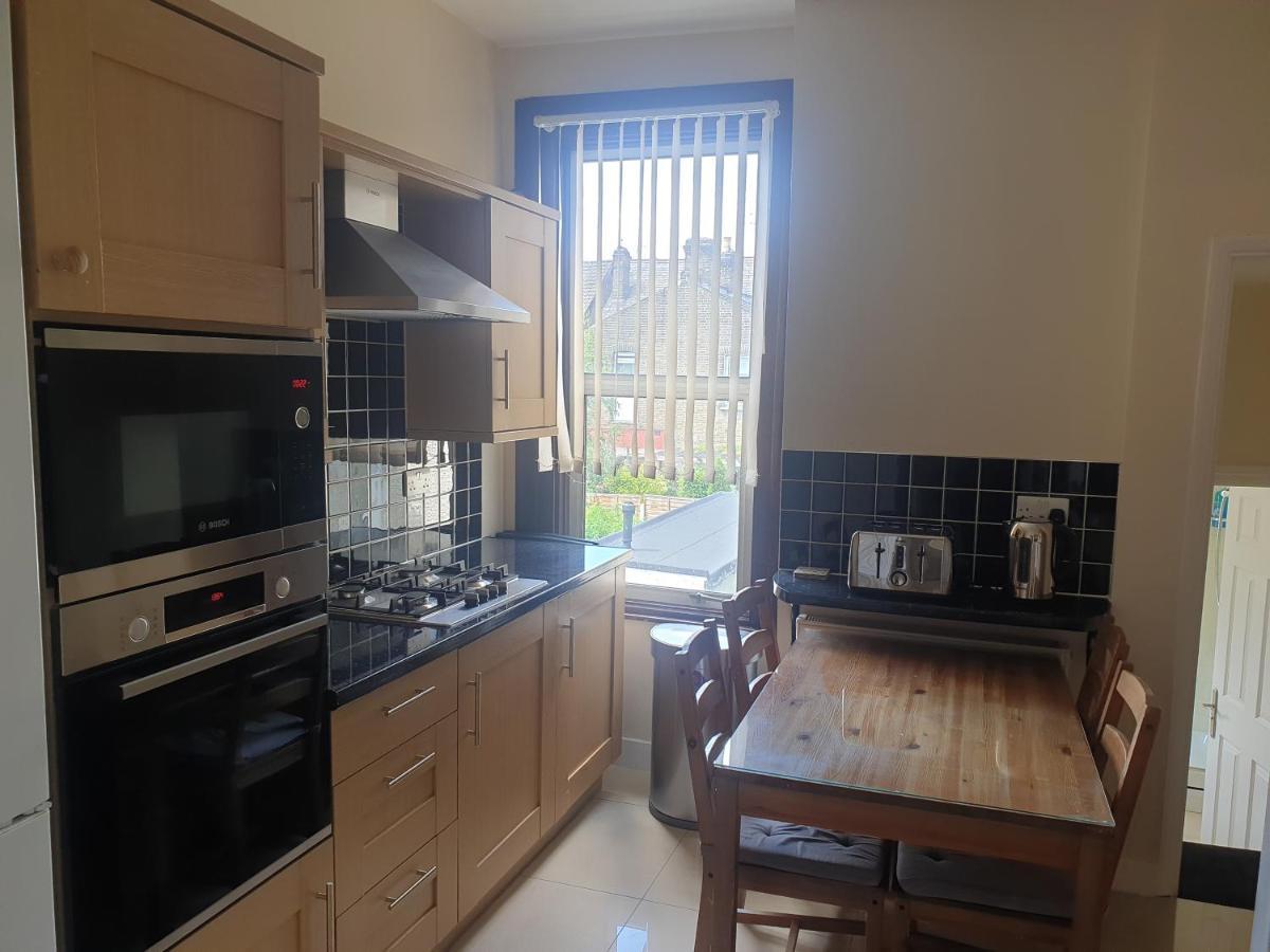 London Luxury 2 Bedroom Flat 5Min Walk From Overground, With Free Wifi, Free Parking-Sleeps X6 イルフォード エクステリア 写真