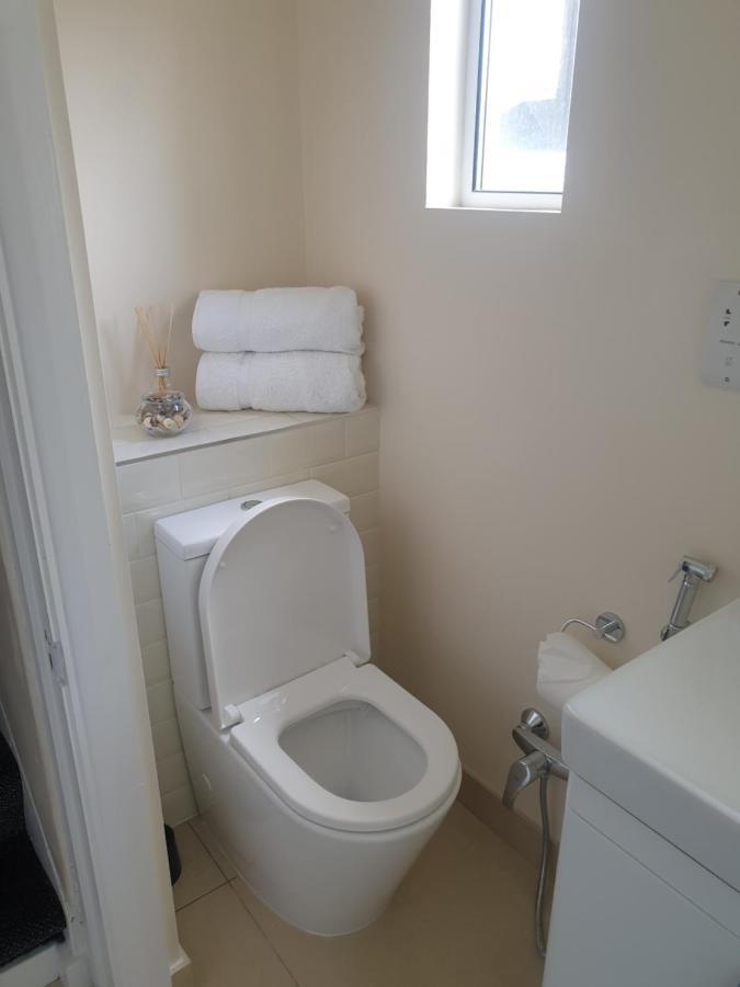 London Luxury 2 Bedroom Flat 5Min Walk From Overground, With Free Wifi, Free Parking-Sleeps X6 イルフォード エクステリア 写真
