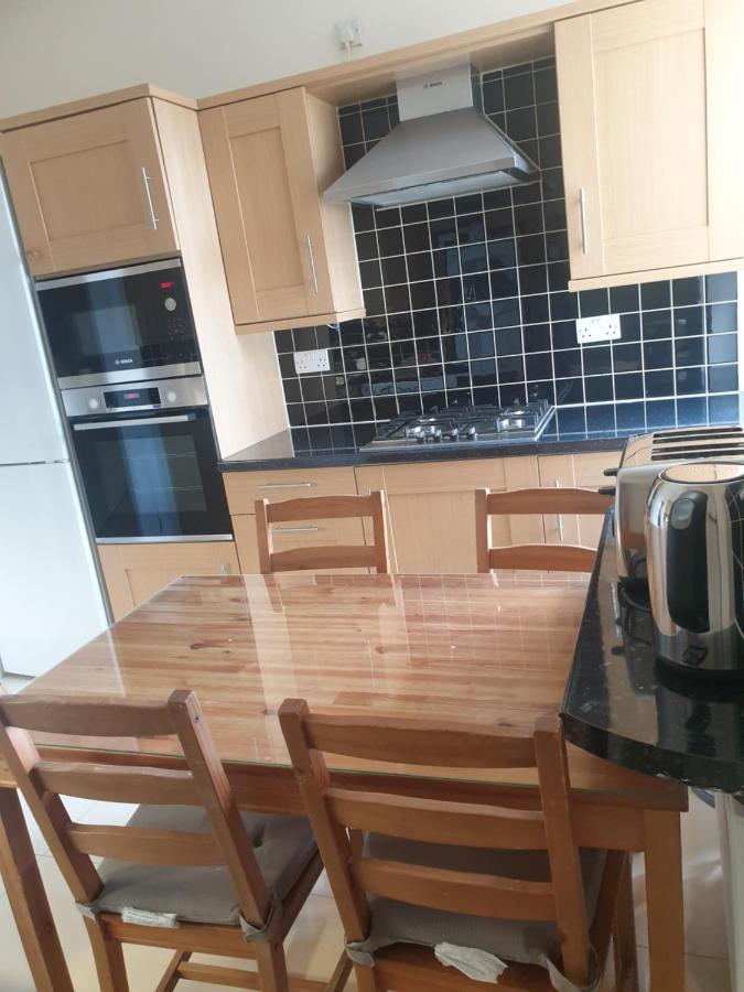 London Luxury 2 Bedroom Flat 5Min Walk From Overground, With Free Wifi, Free Parking-Sleeps X6 イルフォード エクステリア 写真