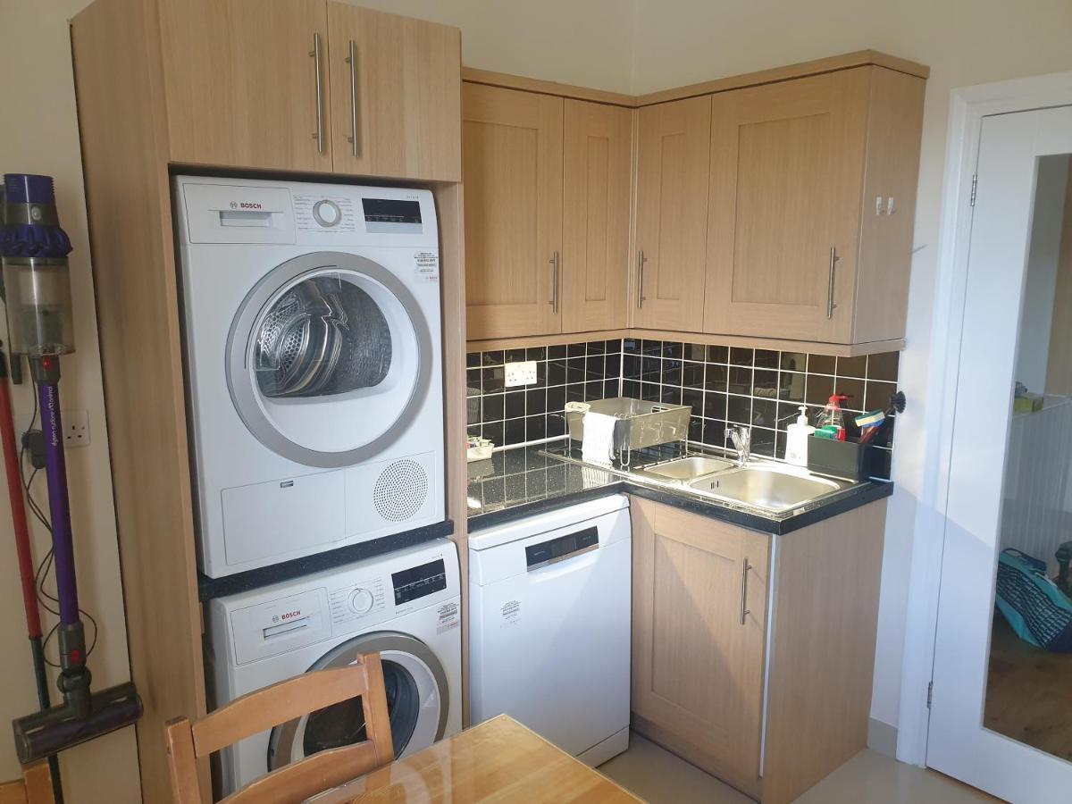 London Luxury 2 Bedroom Flat 5Min Walk From Overground, With Free Wifi, Free Parking-Sleeps X6 イルフォード エクステリア 写真